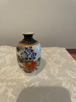 Vintage Satsuma βάζο καινούριο με χρυσές λεπτομέρειες και ανάγλυφο