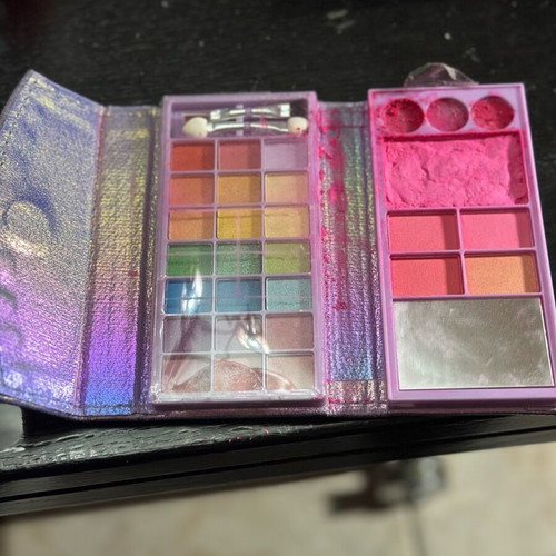 Martinelia kids eyeshadow palette new, broken blush
