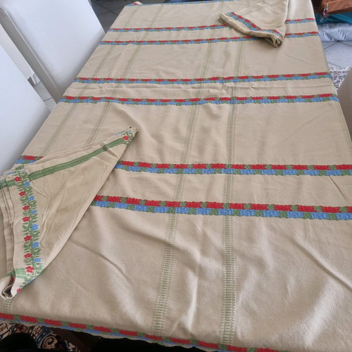 Handmade traditional woven tablecloth like new with 2 napkins