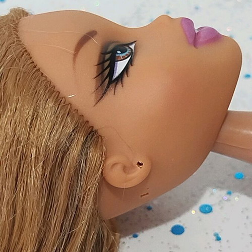 Bratz Adventure Girlz Yasmin 2006 doll used with flaws