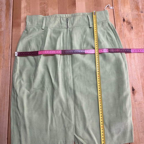 Skirt short, narrow, light green like new, size M 38 10