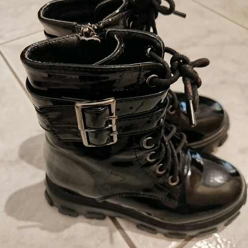 Children's boots patent leather size 26 like new, black