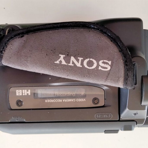 Sony Handycam Vision CCD-TRV78E PAL Hi8 Video8 camcorder, retro Y2K
