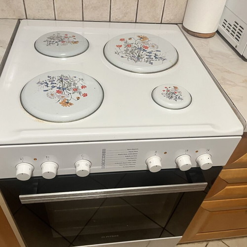 PITSOS kitchen stove with 4 burners and oven