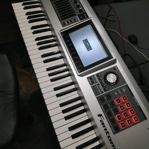 Roland Phantom G6 Workstation Synthesizer μεταχειρισμένος με επιπλέον ήχους και τσάντα