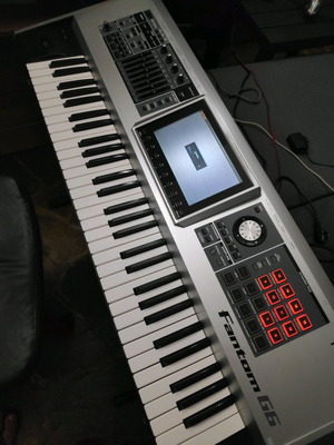 Roland Phantom G6 Workstation Synthesizer μεταχειρισμένος με επιπλέον ήχους και τσάντα