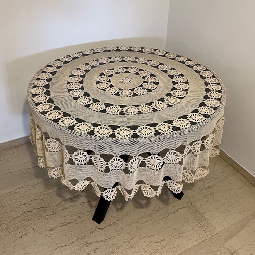 Rotunda knitted tablecloth round large