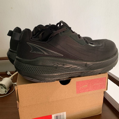 Altra athletic shoes size 44, black