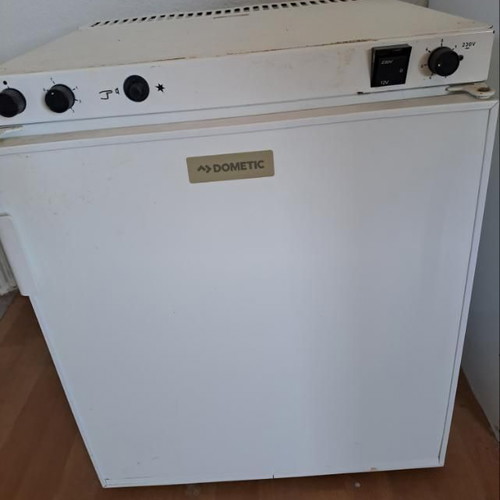 Dometic Gas Refrigerator like new, 60L capacity, 5L freezer