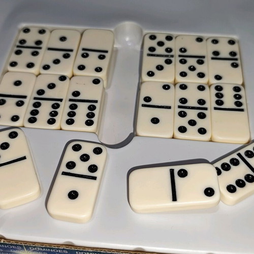 Dominoes board game like new, 28 pieces