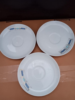 Set of 3 small plates used