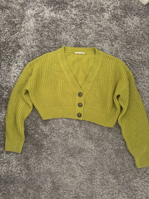 Terranova cropped sweater like new, lime or yellow-green