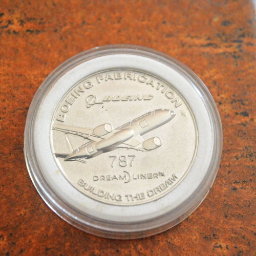 Commemorative Medal Airplane Boeing 787 Building the Dream-Dreamliner Premiere 2007 like new