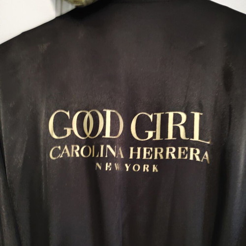 Good Girl satin robe like new with beautiful sleeves