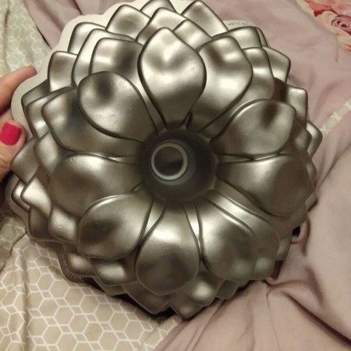 Nordic Ware Blossom Cake Pan 25x10cm Toffee Series, New