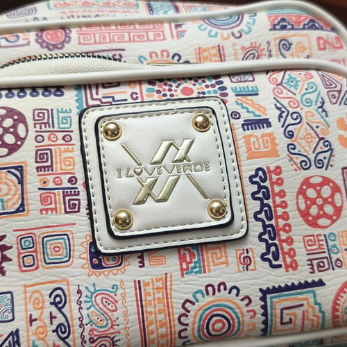 Verde shoulder bag like new, cream multicolor geometric design