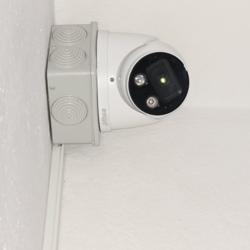 Dahua IPC-HDW3549H-AS-PV-0280B-S4 5MP TiOC Active Deterrence Camera like new with waterproof junction box