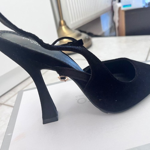 Migato velvet black pumps new with thin 11.5 cm heel