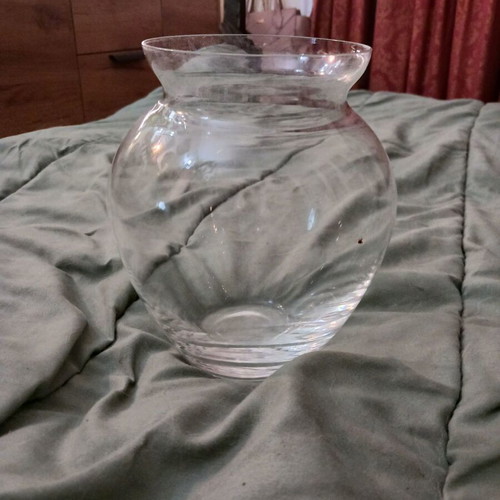 Glass vase 18cm like new