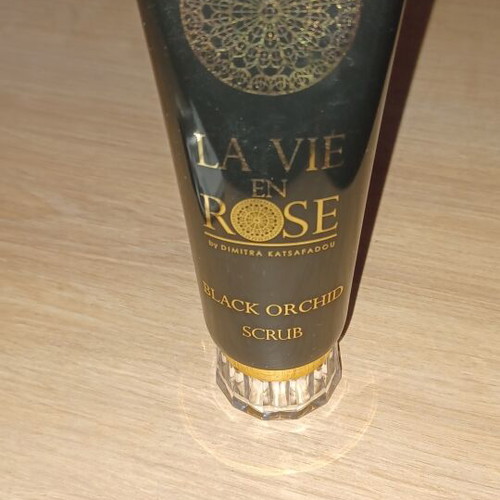 La Vie En Rose Black Orchid Scrub new