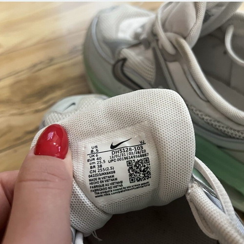 Nike Air sports shoes like new, size 40, white and green