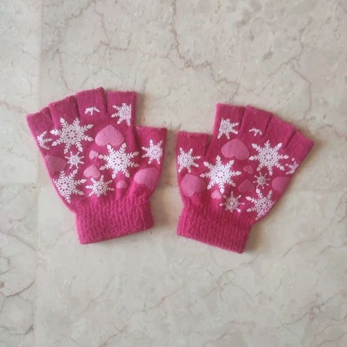 Fingerless gloves like new with snowflake and heart pattern