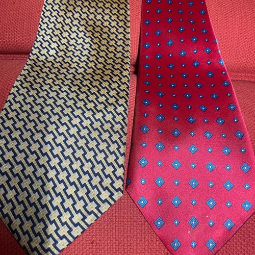 Set of 2 ties like new