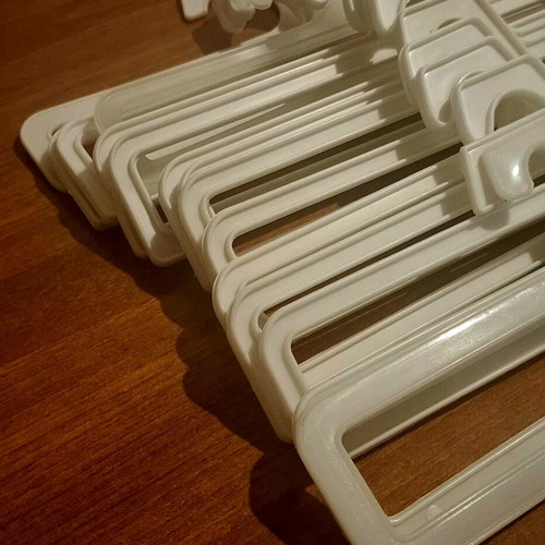Small white hangers like new, pack of 15 pieces