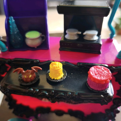 Monster High Scaris City of Frights Cafe Cart Play Set like new, Mattel 2012