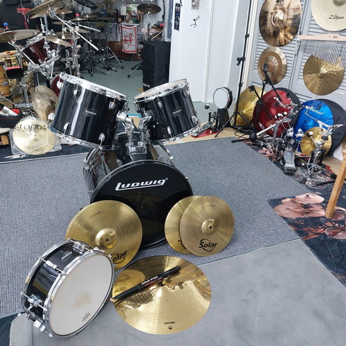 Ludwig Accent CS Combo drum set used with Sabian Solar cymbals and snare