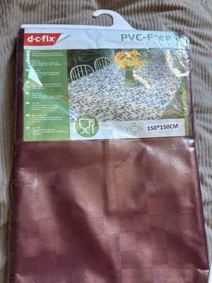 Plastic tablecloth with checkered pattern 150x150cm new
