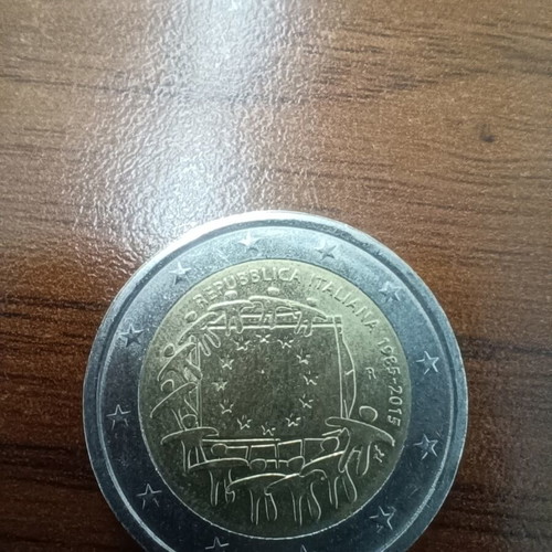Italy 2 euro coin 2015 used, flag design