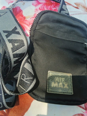 Nike waist bag with three compartments like new, black