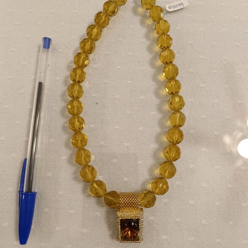 Necklace new with round glass bead and smoky quartz