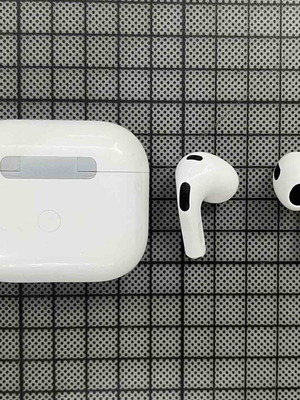 Takemore wireless earbuds like new