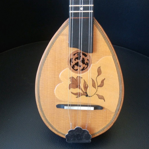 Handmade baglamas refurbished from Tsonidis luthier workshop