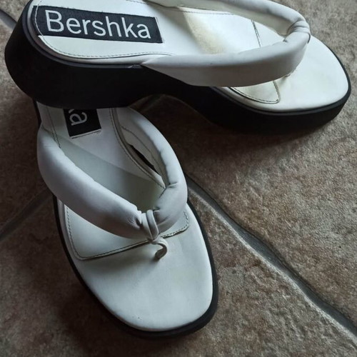 Bershka white flip flops with black sole like new, size 38