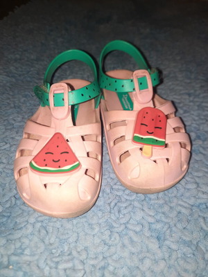Ipanema children's beach shoes used, size 22
