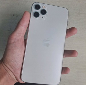 iPhone 11 Pro Max 256GB – Бял – Отлично Състояние