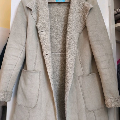 Coat with faux fur lining beige like new, size M