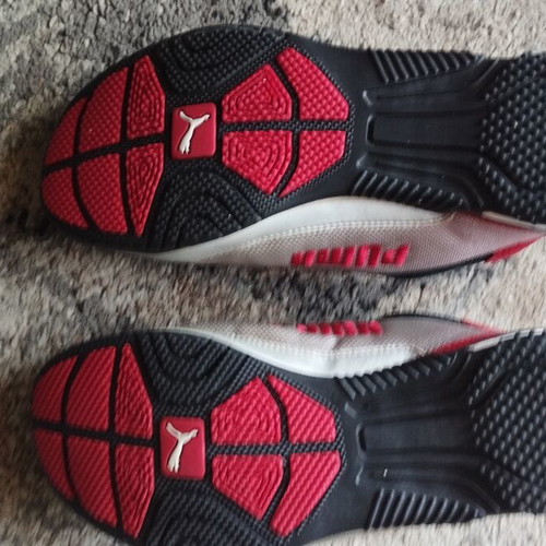 Puma Ouninpohja Athletic Shoes Size 38 Like New, Black and Red