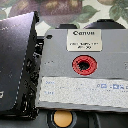Canon still video camera rc-251 used, battery does not hold
