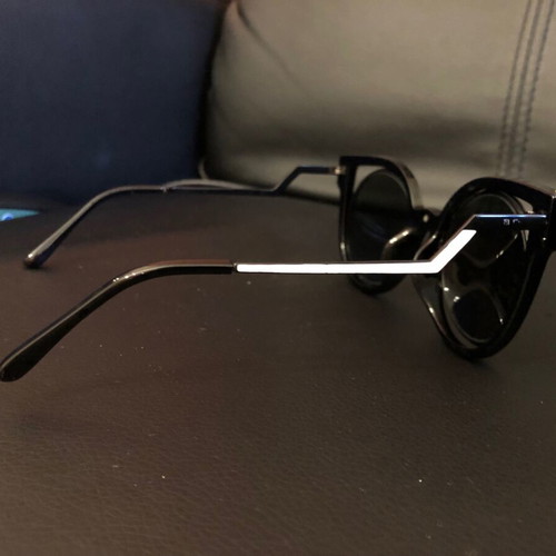 Sunglasses like new black with white arms from Mati Mati