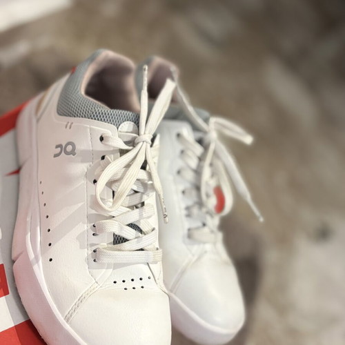 On Sneaker The Roger used, size 36.5, white