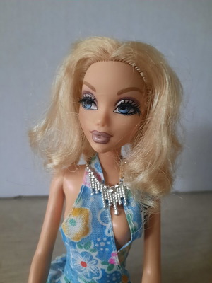 My Scene Kennedy doll used with eyelashes and silver necklace