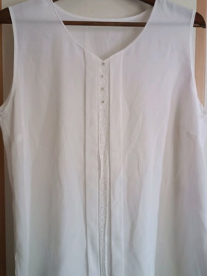 Sleeveless women's top white size XL like new