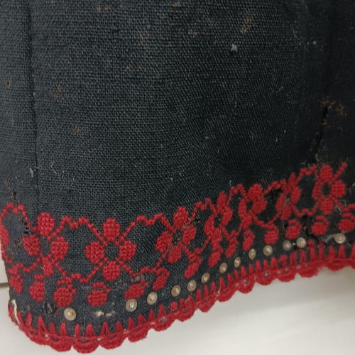 Collectible traditional wool dress No 129 used