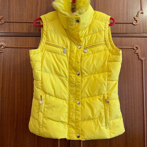 Women's vest size M new