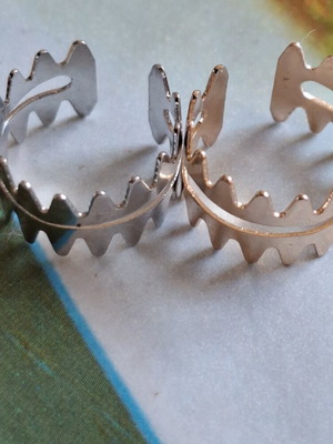Metal adjustable rings set of 2 like new