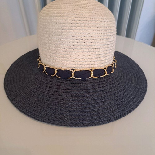 Hat size 58 like new